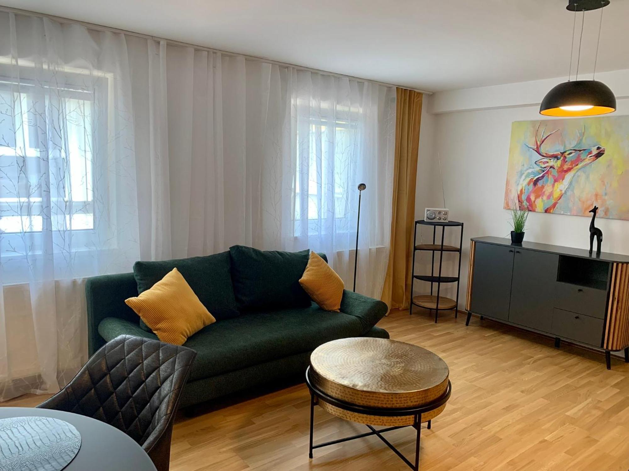 Air-conditioned, Quiet With A Terrace In Center Of St Poelten - Smart Tv *